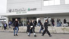 Llegada de los pasajeros procedentes de Vigo-Urzaiz a la estaci�n provisional de Renfe en A Coru�a.