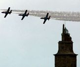 La Patrulla �guila, durante una exhibici�n en la ciudad. 