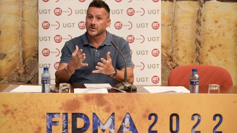 El secretario general de UGT-Asturias, Javier Fernndez Lanero, presenta el informe socio-laboral de Asturias del primer semestre del ao en el palacio de Congresos del recinto ferial