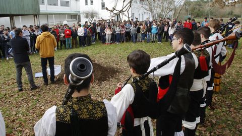 2015. Gaiteiros de Adro no aniversario do IES Maximino Romero de Lema