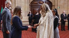  La princesa Leonor entrega una condecoracin a la extenista estadounidense Serena Williams, Premio Princesa de Asturias de los Deportes, durante la audiencia a los galardonados con los Premios Princesa de Asturias 2025