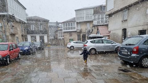 Nevando en A Pobra de Trives el martes por la tarde.