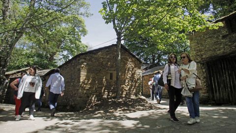 Conjunto de bodegas centenarias de la parroquia de Vilach de Salvadur