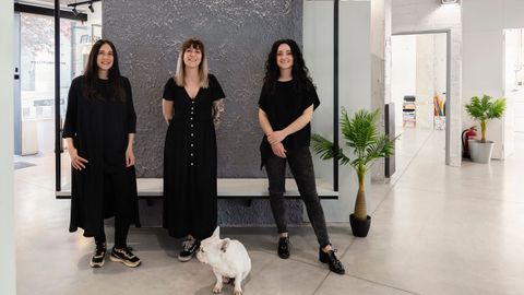 Xela V�zquez, Sabela Sanmart�n (la directora) y Patricia Buj�n, profesoras de maquillaje en Estudio 1917.