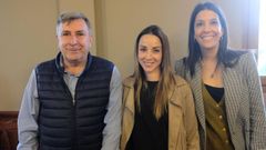 P�rez, en el centro, acompa�ada por Manuel Ruiz y Mar�a Sampedro.