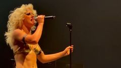 Actuaci�n reciente de la banda Amyl and The Sniffs, con Amy Taylor como vocalista principal.