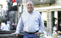 Bugallo, que est� de vacaciones, escogi� la plaza de Cervantes para hacer la entrevista. 