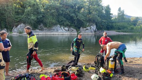 Efectivos del GEAS de la Zona de la Guardia Civil de Asturias
