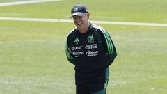 Javier Aguirre, durante un entrenamiento de la selecci�n de M�xico.