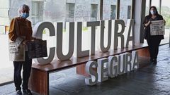 Elba Veleiro y Vanesa Siso, de izquierda a derecha, presentaron la programaci�n cultural de Vilalba en el Auditorio 