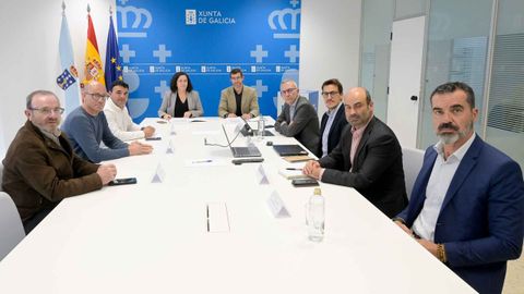 Los problemas de telefon�a m�vil que han afectado a varios lugares de Berganti�os durante los �ltimos meses se volvieron a tratar ayer en una reuni�n entre la delegada provincial de la Xunta, Bel�n do Campo;el director de la Axencia para a Modernizaci�n Tecnol�xica de Galicia (Amtega), Dami�n Rey; el director del Territorio Norte de Telef�nica, Manuel �ngel Alonso, y los alcaldes de Laxe, Cabana y Malpica, Francisco Charl�n, Jos� Mu��o y Eduardo Parga, respectivamente.