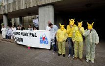 Imagen de las protestas ante los juzgados de Santiago cuando se celebr� la vista oral. 