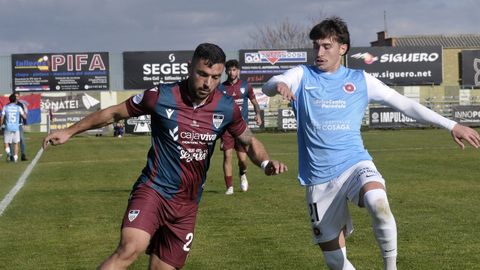 Jaichenco ayuda en defensa para recuperar bal�n en su banda