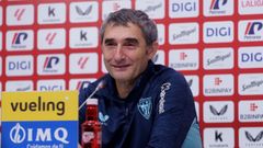 El entrenador del Athletic Club, Ernesto Valverde, durante su comparecencia previa a la visita de su equipo al Celta en Bala�dos de este domingo.
