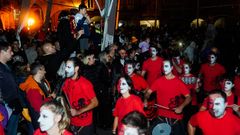 Uno de los espectculos del Halloween, a su paso por la carpa de la Praza Maior.