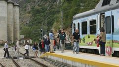 Fotografa de archivo de viajeros de uno de los trenes tursticos por la Ribeira Sacra 