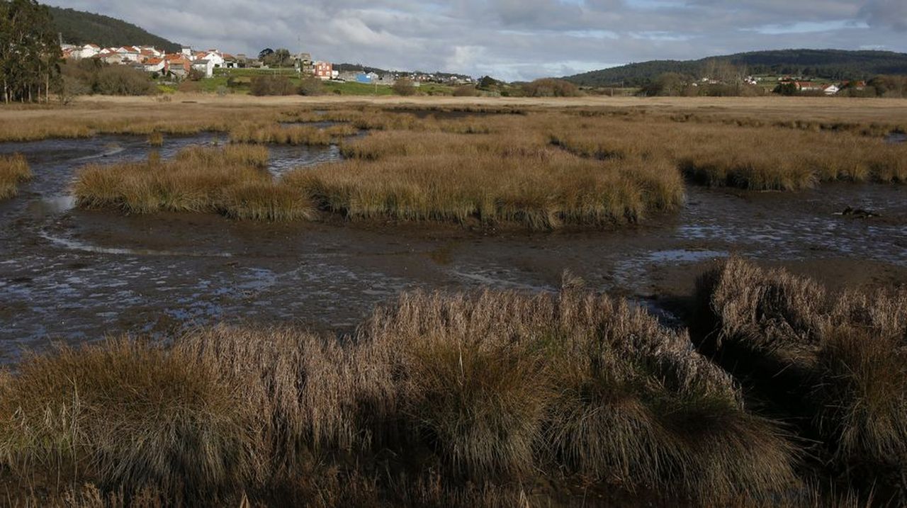 Ponteceso y Corcubión arreglarán sus mejores sendas junto al mar