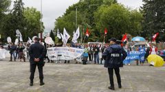 Un grupo de profesores se concentraron este domingo en el recinto ferial coincidiendo con el congreso del PPdeG