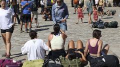Turistas en la plaza del Obradoiro de Santiago.
