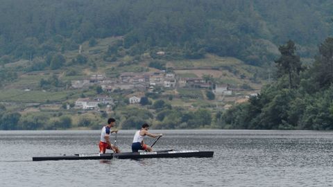 Diego Domínguez y Joan Antoni Moreno entrenan en K2 en Laias