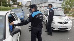 Polic�as locales de Nar�n en un control durante el confinamiento, en foto de archivo