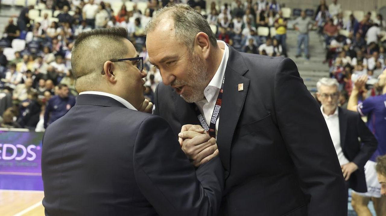 Héctor Galán: «La clave fue ganar los dos derbis de Sar y del Coliseum»