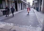 El nuevo pavimento de la calle, que a�n ten�a aceras