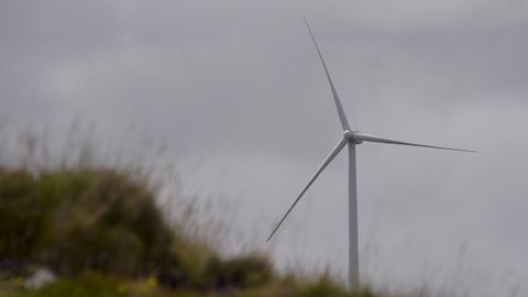 Imagen de archivo de un molino de viento en un parque elico.