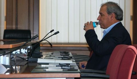 El candidato socialista, Jos� Tom�, en el pleno del pasado jueves, el �ltimo de la actual corporaci�n