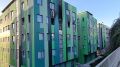 Edificio de viviendas de protecci�n p�blica en la calle Manuel Lago de Ourense donde murieron dos mujeres en un incendio.