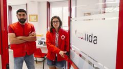 Jos� Antonio Fern�ndez y Estefan�a Est�vez trabajan en el servicio de acogida y ayuda a familias en riesgo de exclusi�n