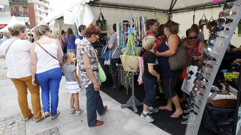 <span lang= gl >Feira de Stocks de Viveiro celebrada nos Xardns Noriega Varela, en imaxe de arquivo</span>