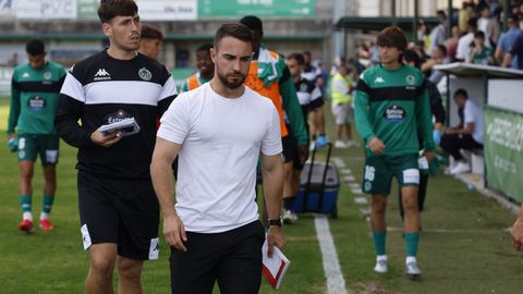 Jess Arribas, en direccin a los vestuarios de Espiedo