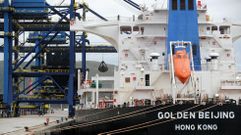 Vista de una descarga de carb�n en Caneli�as