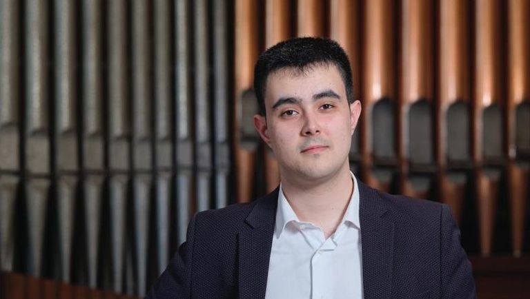 El organista Carlos Fern&aacute;ndez Bollo