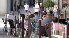 Terrazas en la zona peatonal de Monforte, que recupera paulatinamente su aspecto habitual