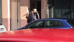 Okupas saliendo del edificio n�mero 19 de la calle Doctor Fleming