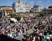 Decenas de miles de personas en la calle durante la Feira Franca del 2013 saturan las redes de telefon�a. 