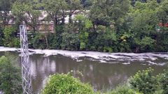 El r�o Nal�n, a su paso por Trubia, lleno de espuma, seg�n denunciaron los vecinos este a�o