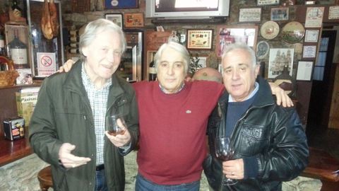Vicente, entre Cupeiro y Ra�l Armada