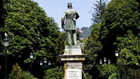La estatua de Mndez Nez, de Agustn Querol, est en la alameda desde 1890