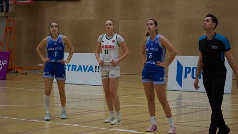 Blanca, a la izquierda, compartiendo por primera vez la pista con Silvia, a la derecha.