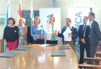 El convenio entre la ACEF y Abanca fue firmado ayer en Forcarei. 