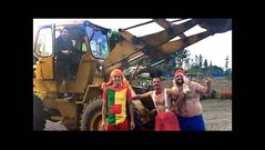 Legado do Tibu en Queixas, Cerceda, cumplido con una pala retroexcavadora.