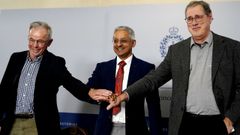 Los qu�micos brit�nicos David Klenermanen (i) y Shankar Balasubramanian (c) y el biof�sico franc�s Pascal Mayer (d), distinguidos con el Premio Princesa de Asturias de Investigaci�n Cient�fica y T�cnica