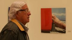 Carlos P�rez Siquier, posando en la exposici�n que el Centro de Arte Museo de Almer�a (CAMA) y el Patio de Luces de la Diputaci�n de Almer�a dedicaron a su obra en el a�o 2014. 