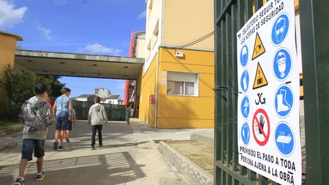 Inicio de curso polmico en el Cruceiro de Canido, donde algunos padres decidieron no escolarizar a sus hijos hasta que no se remate la limpieza del polvo de las obras que se realizaron en el centro