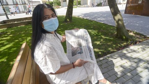 Sandra sostiene el ejemplar de La Voz en el que se narr todo el proceso de su trasplante de corazn.