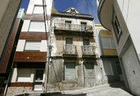 El principal valor de la casa reside en el escudo de la parte alta. 