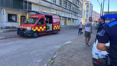 Despliegue de la Polic&iacute;a Local de Mugardos y el GES para extinguir un incendio